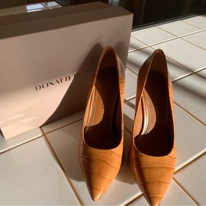 Donald Pliner new Ruzana Saddle Heels